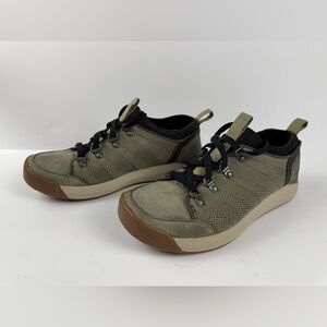 Women’s LL Bean Vista hiking shoes measures as a 9